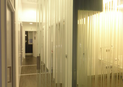 cierre oficina con sistema Slice 60 de Assa Abloy.