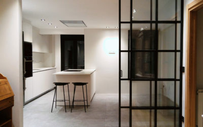 cierre corredero entre cocina y salón