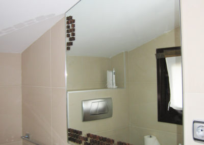 espejo cuarto de baño con detalles en Gresite.