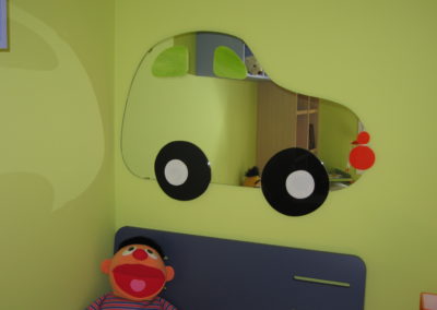 espejo “coche” infantil. Dormitorio.