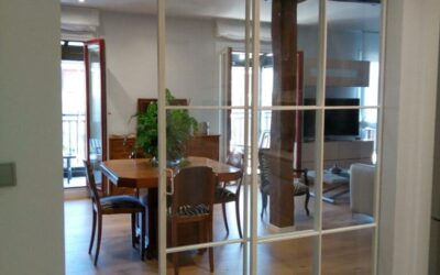 Cierre cocina – salón con dos puertas de hierro