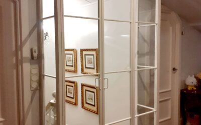 Cerramiento decorativo y funcional para escalera de ático