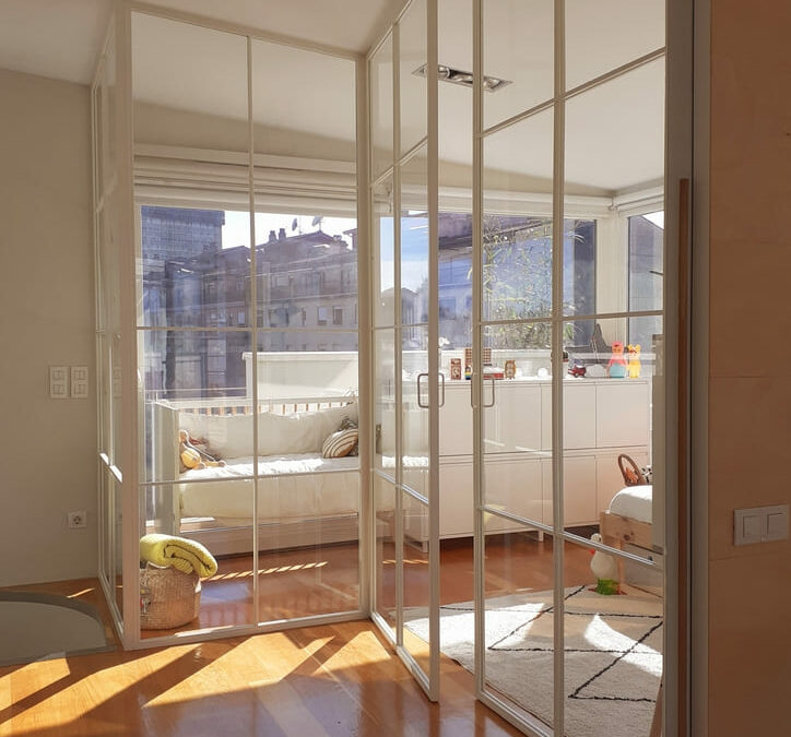 Cerramiento de herrería y vidrio para habitación