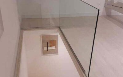 Pared de vidrio y barandilla para escalera
