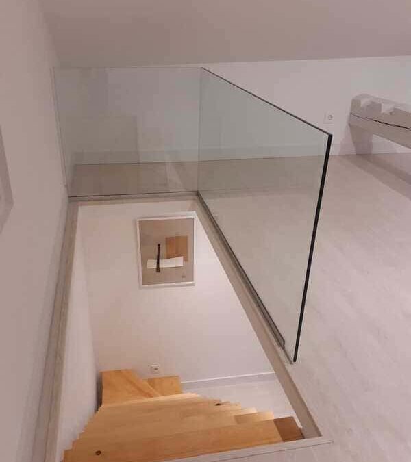 Pared de vidrio y barandilla para escalera